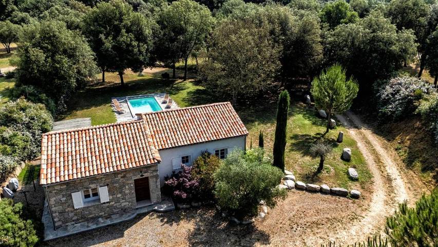 Maison de vacances pour 4 personnes, avec piscine ainsi que jardin et vue