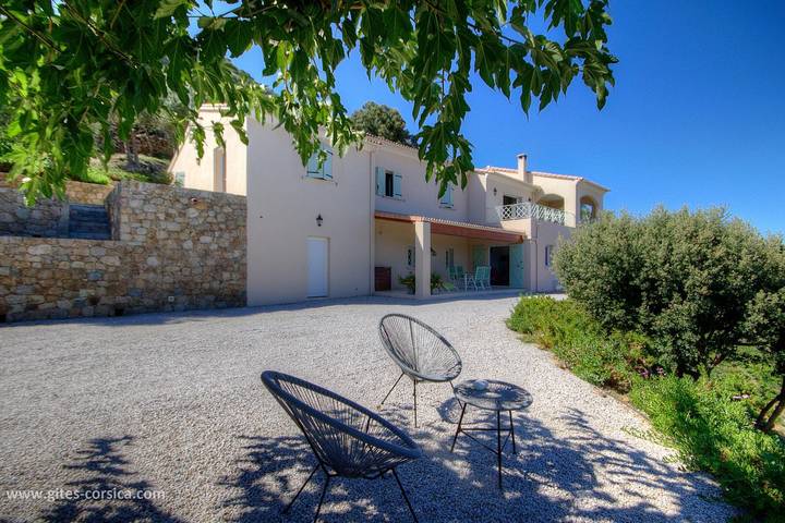 Gîte pour 4 personnes, avec Terrasse et Vue à Corbara - 3