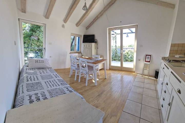 Ferienhaus Ivas mit Garten in Meeresnähe in Zambratija, Umag und Umgebung