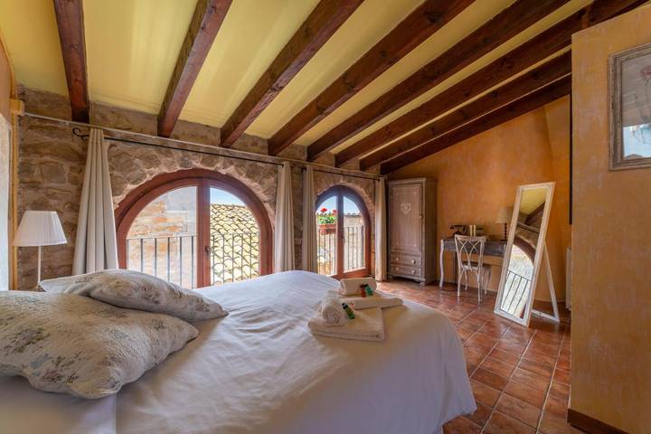 Casa de vacaciones para 15 personas, con jacuzzi además de piscina y jardín en Provincia de Lleida - 3