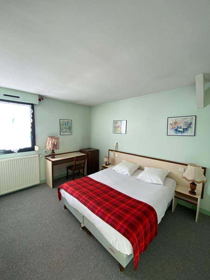 Hôtel pour 2 personnes, avec vue et jardin ainsi que piscine et terrasse à Châteauneuf-de-Randon - 3