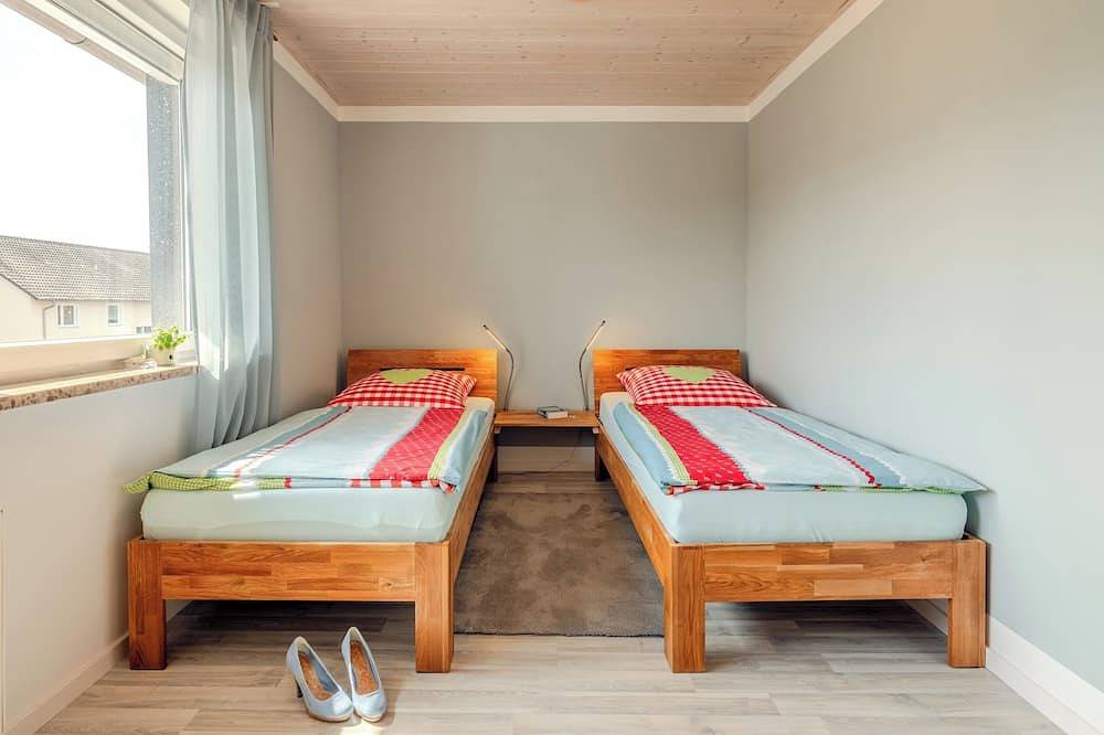 Ganze Wohnung, Charmante Ferienwohnung mit Dachterrasse in Bad Rodach, Oberes Maintal - Coburger Land