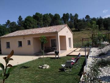 Location de vacances pour 6 personnes, avec terrasse et jardin à Prades (Rhône-Alps)