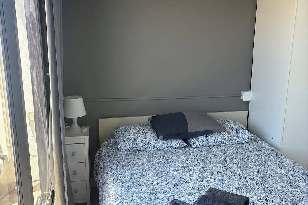 Room with private bathroom and private terrace. 3rd floor of the building in Puerto de Corralejo, La Oliva