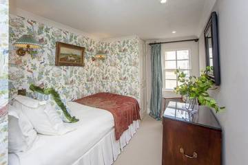 Log Cabin for 5 People in Bath, The Cotswolds, Photo 2