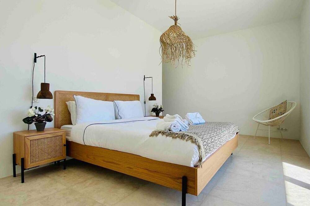 Sea view villa with large pool and garden in Vallauris, Mittelmeerküste (Frankreich)