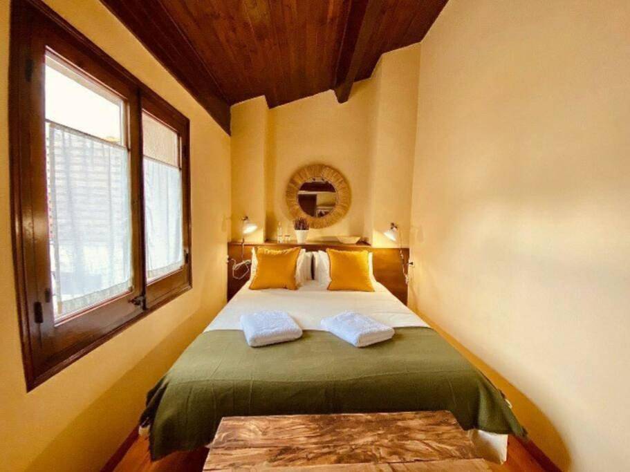 Apartamento entero, Three-Bedroom Apartment in Llivia, Parque Natural Regional de los Pirineos Catalanes