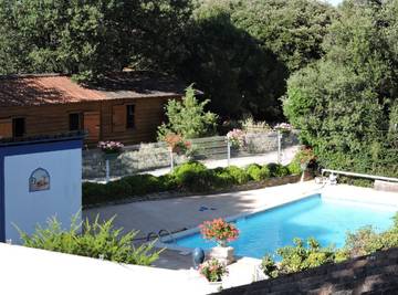 Gîte pour 2 personnes, avec jacuzzi ainsi que terrasse et piscine dans le Gard
