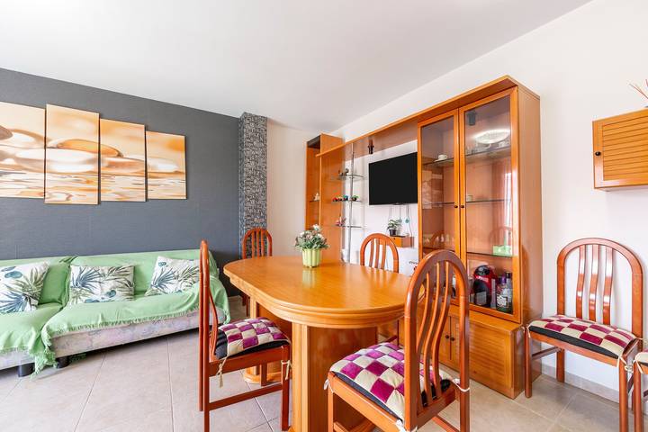 Appartement entier, Appartement 'Piso Para Grupos Cerca Del Mar' avec piscine partagée, Wi-Fi et climatisation in Garrucha, Cordillera Penibética