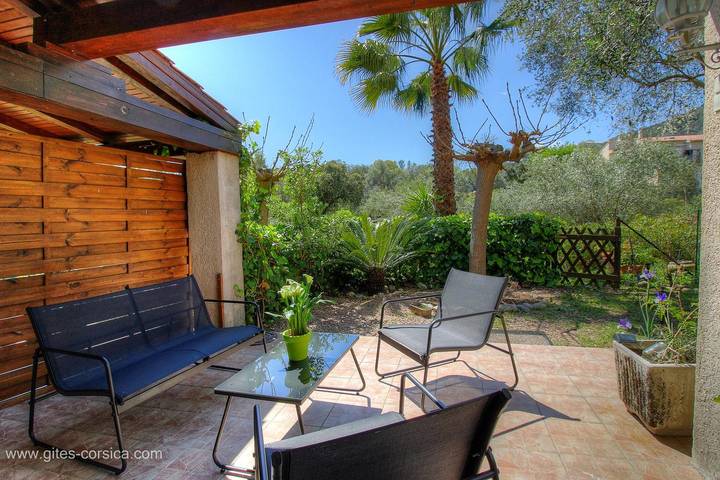 Gîte pour 2 personnes, avec Terrasse ainsi que Jardin et Vue à Ajaccio