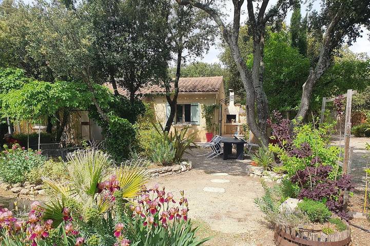 Location de vacances pour 4 personnes, avec Terrasse et Jardin à Pernes-les-Fontaines