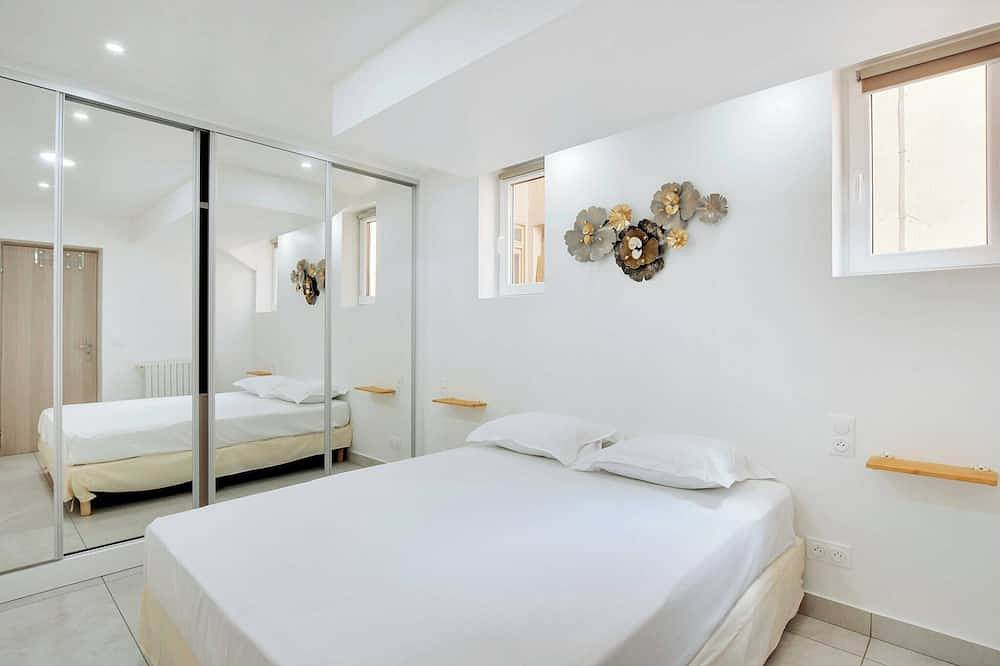 Entire apartment, Appartement in the heart of Paris ☆ Canal de L'ourq/Crimée ☆ in Paris, Ile de France