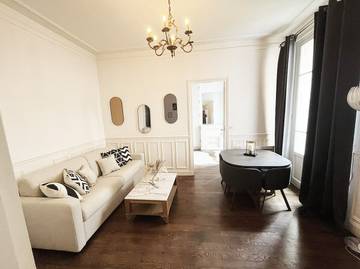 Vacation Rental for 4 Guests in Eiffel Tower, Paris, Picture 2