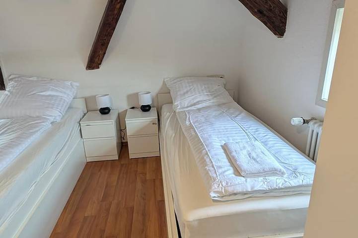 Ganze Wohnung, Zweibettzimmer im historischen Fachwerkhaus in Rottenburg, Neckar-Alb