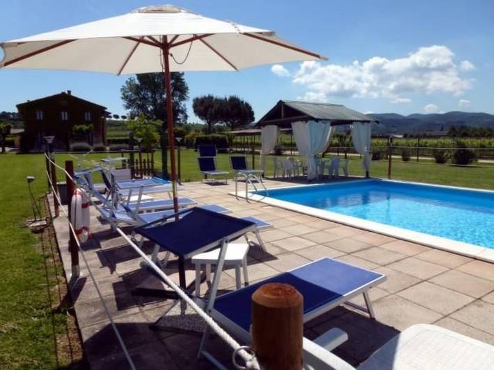 Agriturismo per 5 persone, con piscina e giardino a Torgiano
