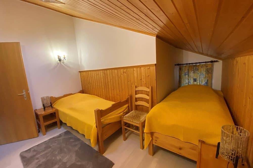 Ganze Wohnung, Aussen : kürzlich renovierte Wohnung im Dachgeschoss, 4. Stock mit Aufzug, Maisonette, Balkon mit Sü in Saint Luc, Anniviers