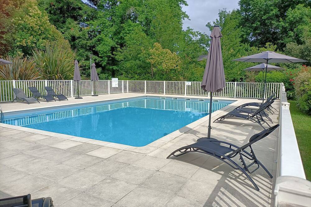 Entire apartment, Studio Dans Résidence Avec Piscine D74 in Salies-de-Béarn, Béarn