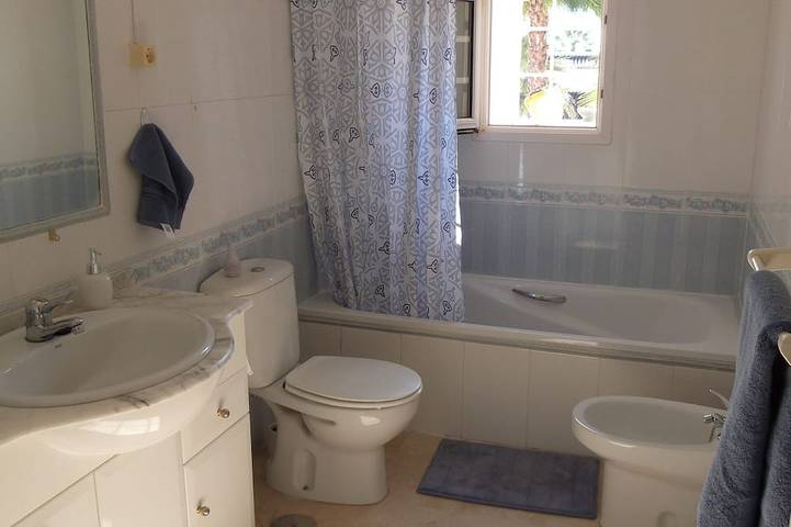 Belle maison de 2 chambres à Los Dolses, à proximité des restaurants et des magasins. in Orihuela, Costa Blanca