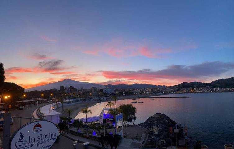 Maison d’hôte pour 2 personnes, avec Balcon ainsi que Terrasse et Vue à Giardini-Naxos - 2
