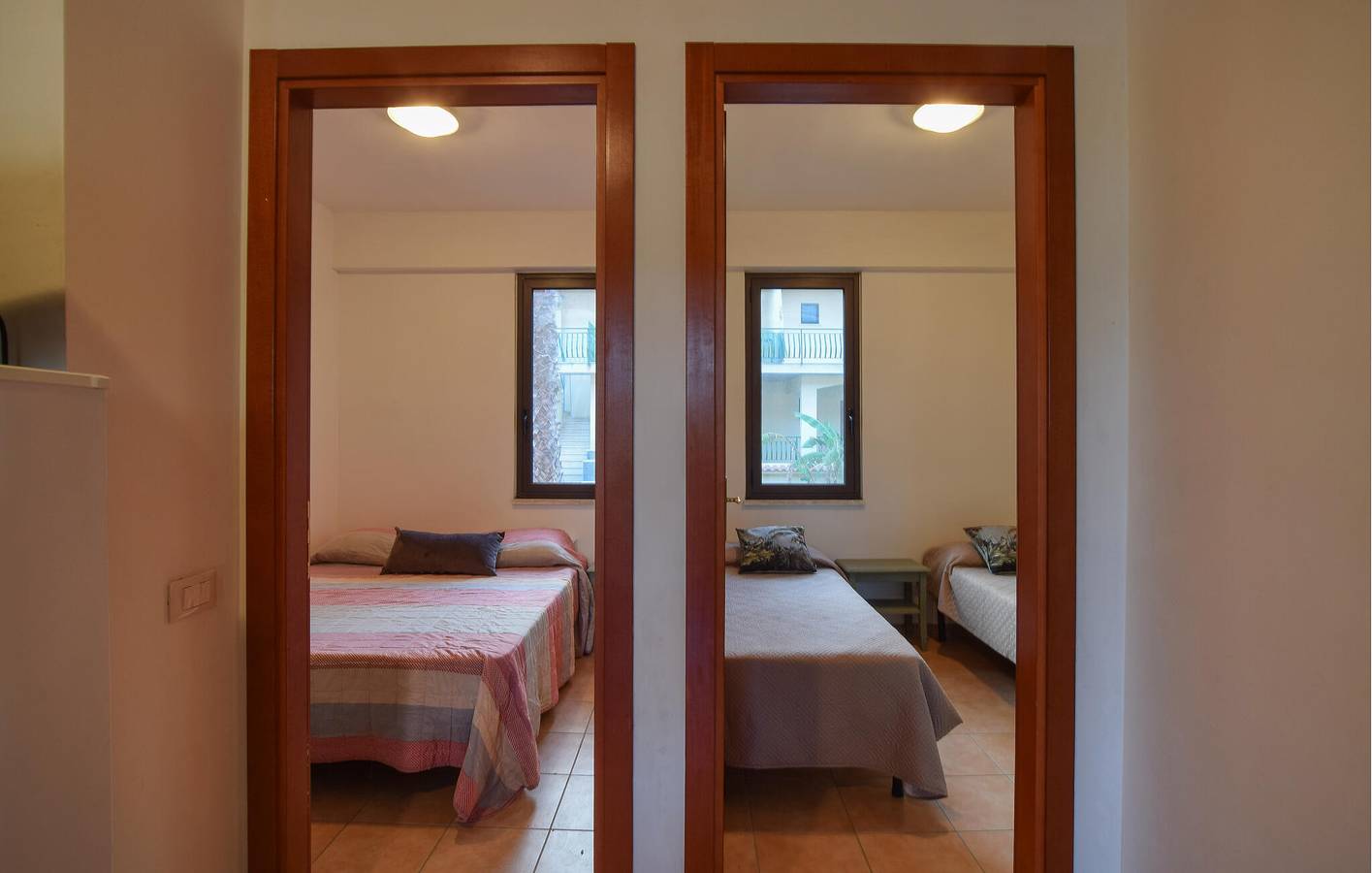 Ganze Ferienwohnung, Wunderschöne Wohnung mit Meerblick, Pool und Garten, 600 m vom Strand entfernt in Borgia, Catanzaro Provinz