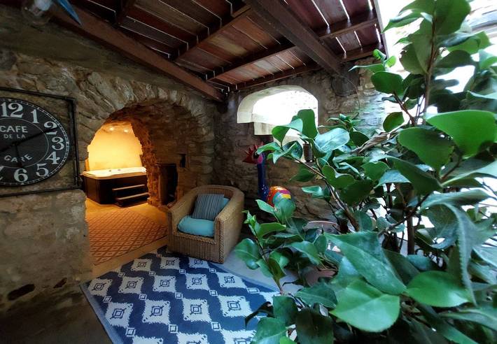 Cottage pour 3 personnes, avec jacuzzi et terrasse à Fontarèches