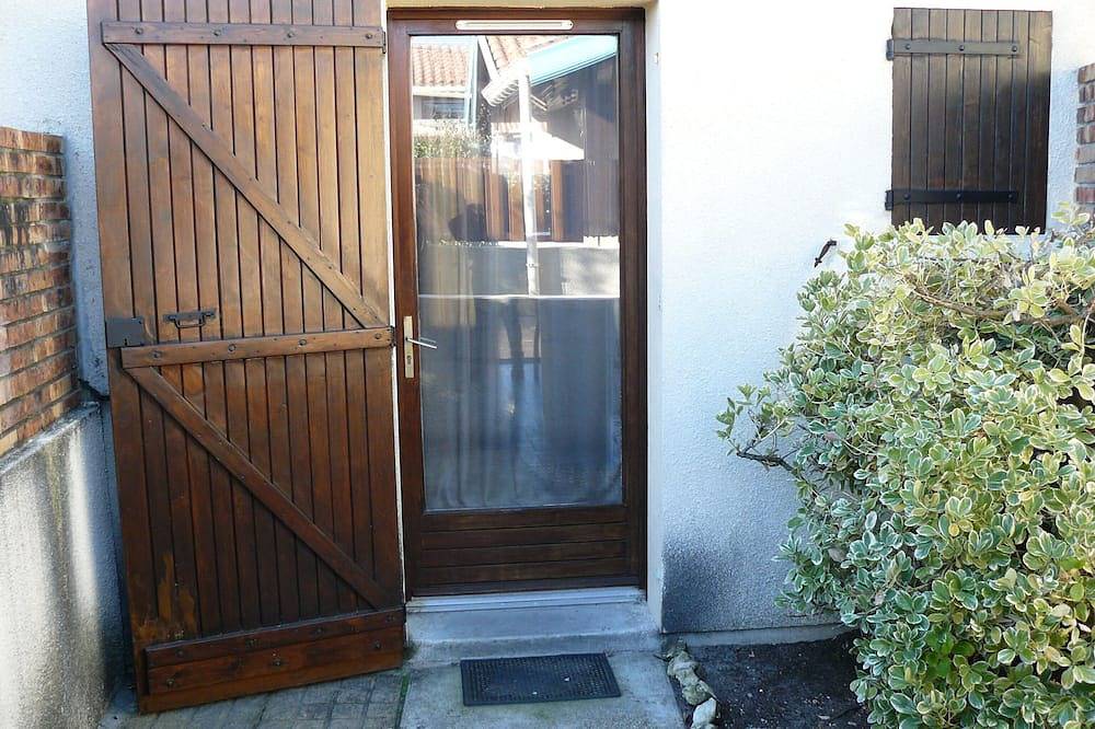 A Deux pas de la Plage, Maison Mitoyenne Avec Jardin Terrasse in Biscarrosse Plage, Biscarrosse