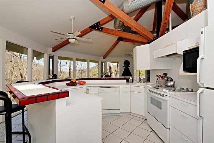 Log cabin for 10 people, with hot tub and balcony in Nantahala