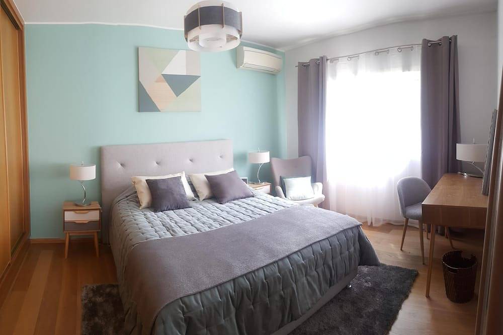 Luxury Villa with sea view rooftop & swimming pool at 900m from the beach in Portimão, Faro District
