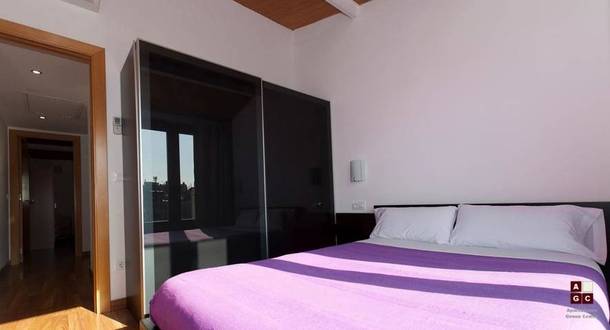 Ferienwohnung für 8 Personen, mit Terrasse und Ausblick in Girona - 2