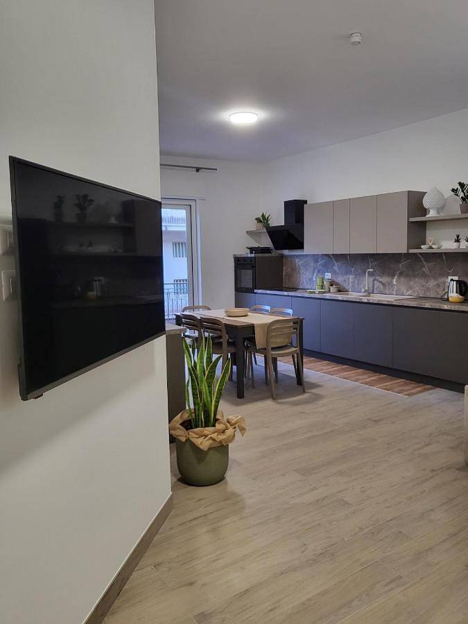 Appartamento per 6 persone, con Balcone a Francavilla di Sicilia