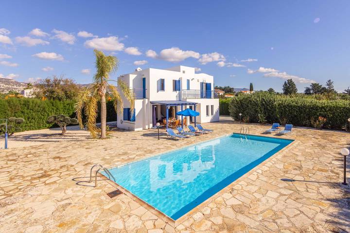 Villa for 6 people, with balcony in Peyia