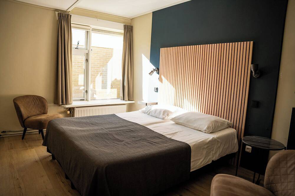 Villa op Terschelling (10 kamers met eigen badkamer). 10 min fietsen van strand. in Nederlandse waddeneilanden