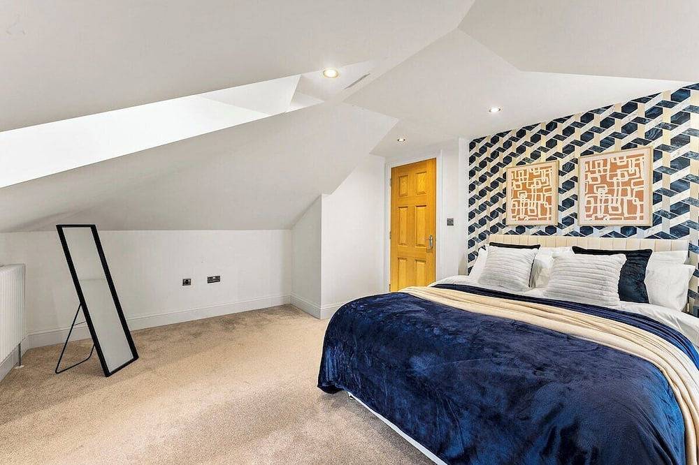 Entire apartment, Remarkable Penthouse - Sea Views in Worthing, West Sussex
