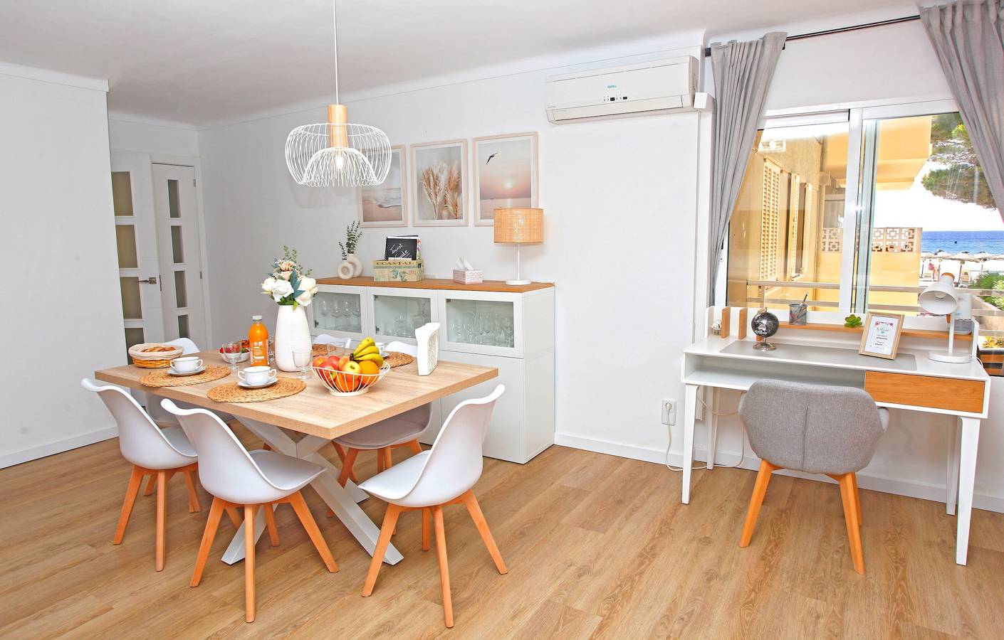 Entire apartment, Holiday Apartment Albers directly by the Beach with Sea View, Wi-Fi & Terrace; Parking Available in Playa de Alcúdia, Alcúdia