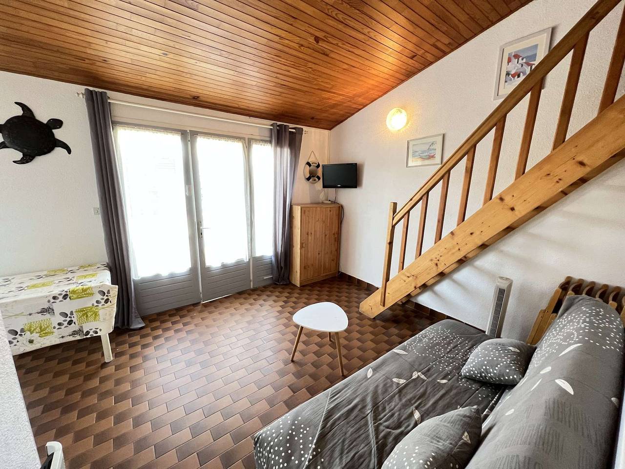Appartement entier, Appartement T2 Cabine, Rez-de-Jardin, Parking, Lave-Linge, Terrasse, Accès Plage à 30m in Cap d'Agde, Agde