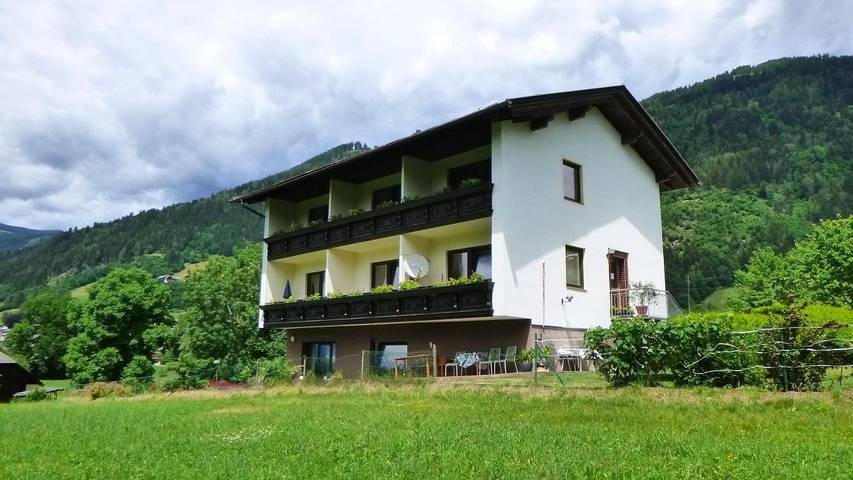 Ferienwohnung für 2 Personen, mit Garten und Seeblick sowie Ausblick und Terrasse am Millstätter See