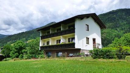 Ferienwohnung für 2 Personen, mit Garten und Terrasse sowie Ausblick und Seeblick am Millstätter See