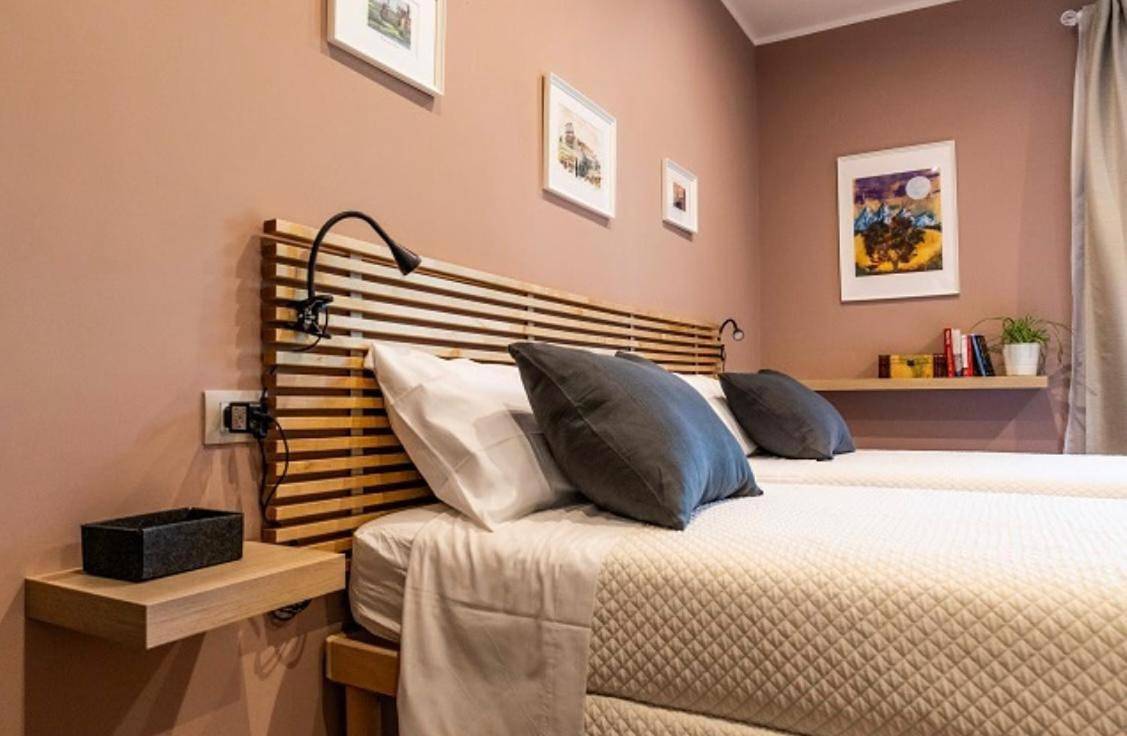 Double Room with Private Bathroom in Monterotondo, Province de Rome