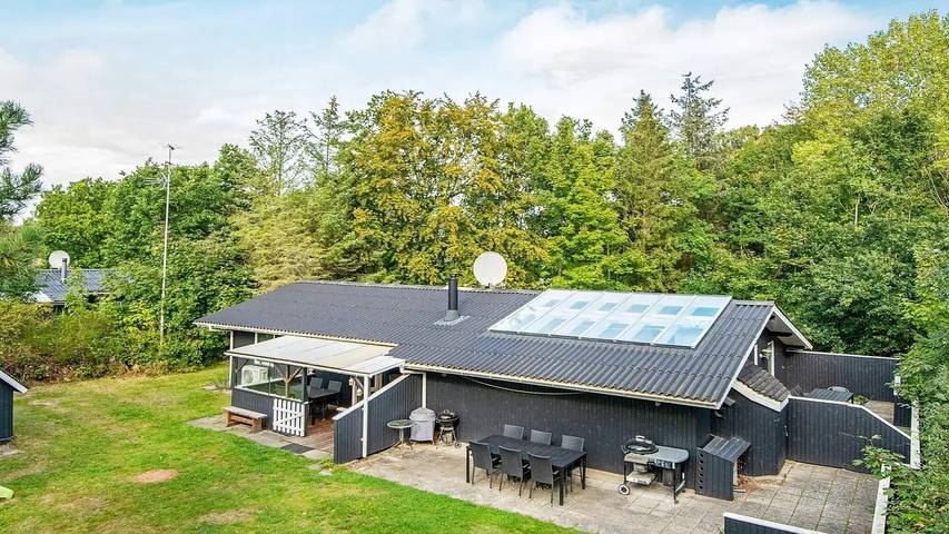 Ferienhaus für 9 Personen, mit Terrasse und Pool sowie Sauna in St. Sjørup