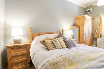 Log Cabin for 2 People in Kent, Photo 3