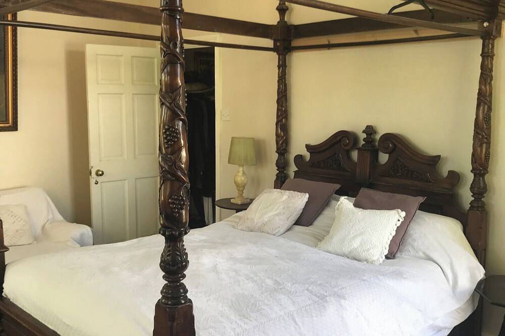 Kynsham House - Drei Schlafzimmer Haus, Schläft 6 in Cheltenham, Gloucestershire