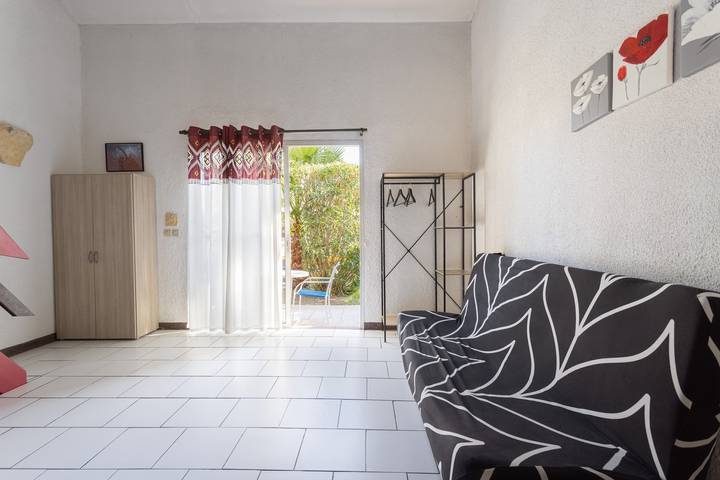 Maison de Vacances 'La Capelle 4 Personnes 876' avec Piscine Partagée, Wi-Fi et Climatisation in Roquefort-des-Corbières, Côte méditerranéenne (France)