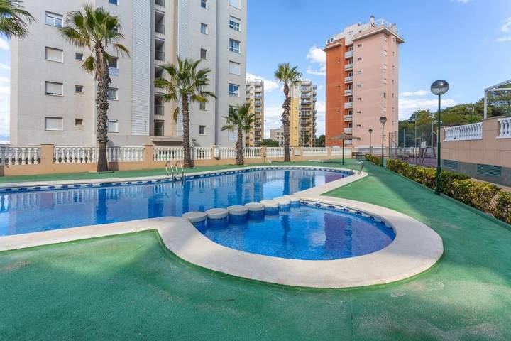 Appartement de vacances pour 5 personnes, avec bassin pour enfant ainsi que piscine et balcon