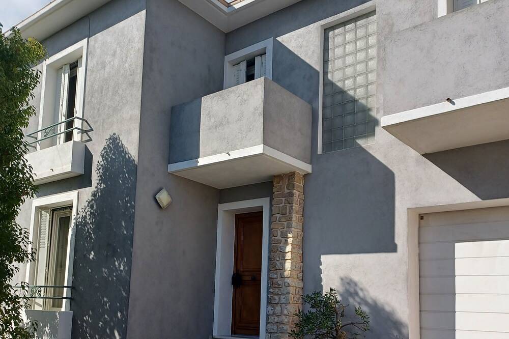 Apartamento entero, Easttoulon 1rst independent floor of a villa, 3 rooms  70 m², balconies, terrace in Tolón, Region de Toulon