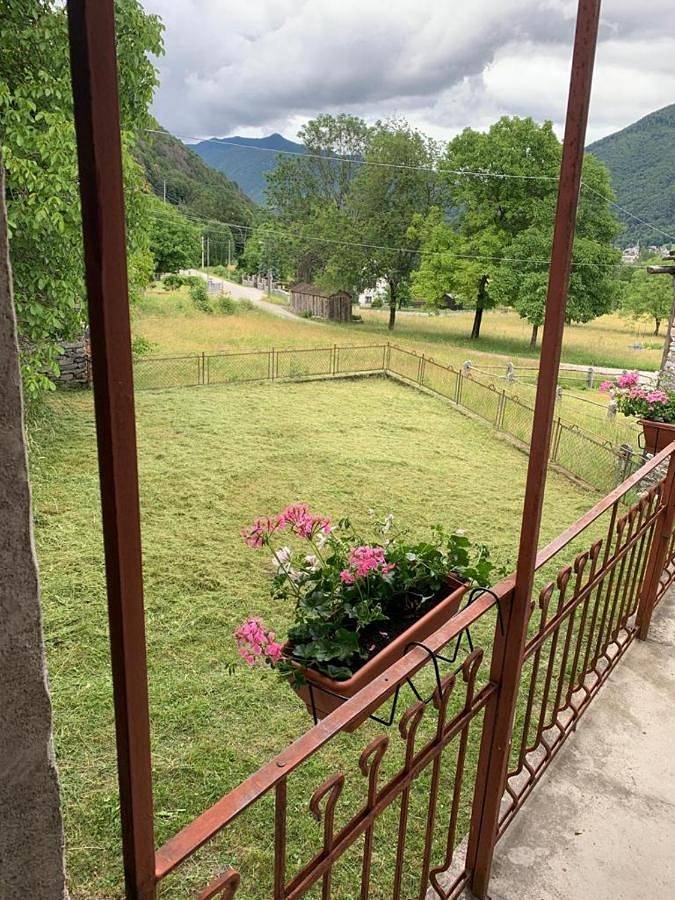 Location de vacances pour 6 personnes, avec vue et jardin à Craveggia - 4