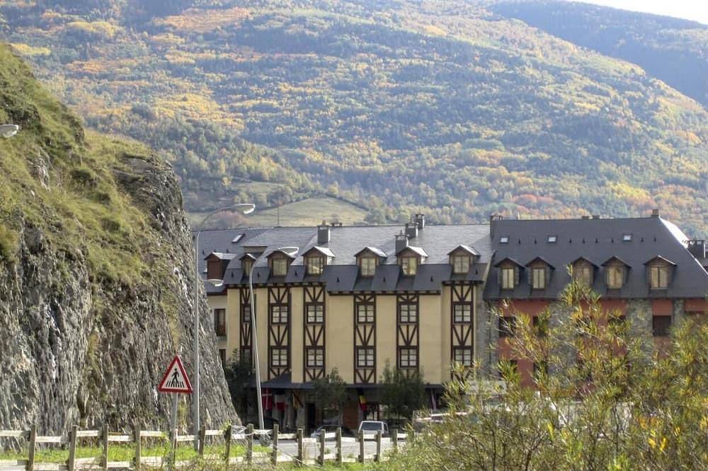 Entire apartment, Apartamento 6 pax Pirineo-benasque in Cerler, Benasque