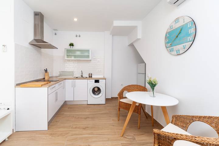 Entire apartment, Modern Studio Apartment "Luna" In City Centre Close to Beach with Air Conditioning in Barbate, Costa de la Luz