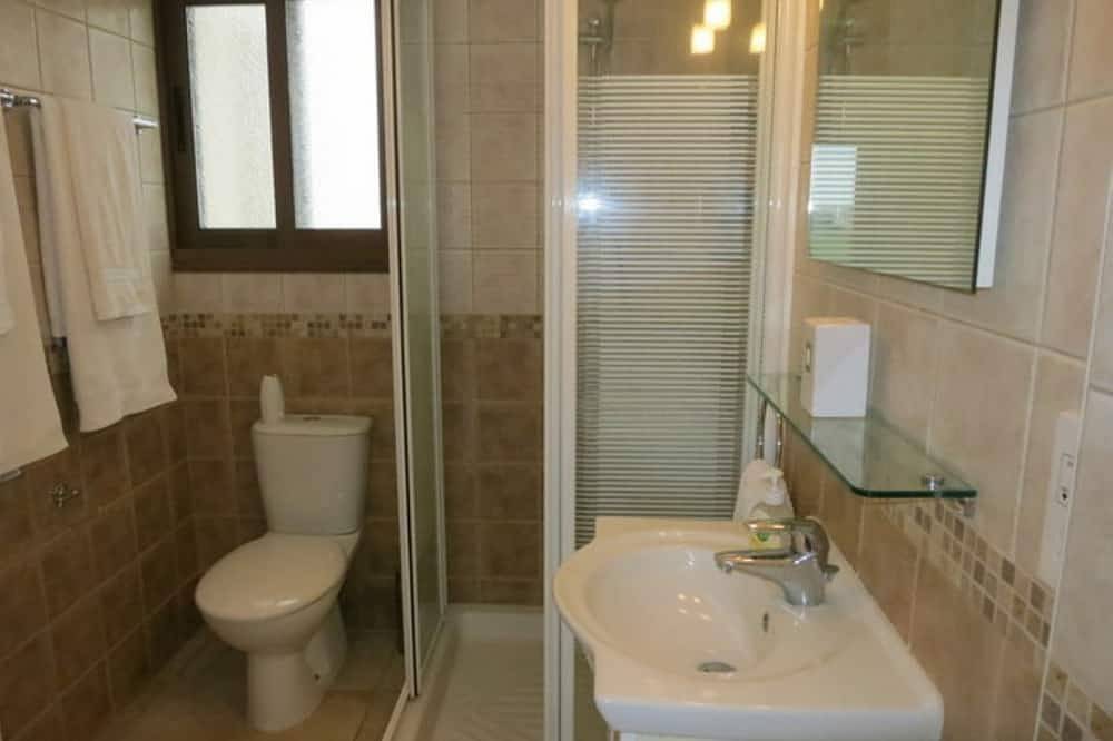 Luxusvilla mit privatem Pool, gepflegtem Garten und Meerblick in Πισσούρι, Südzypern