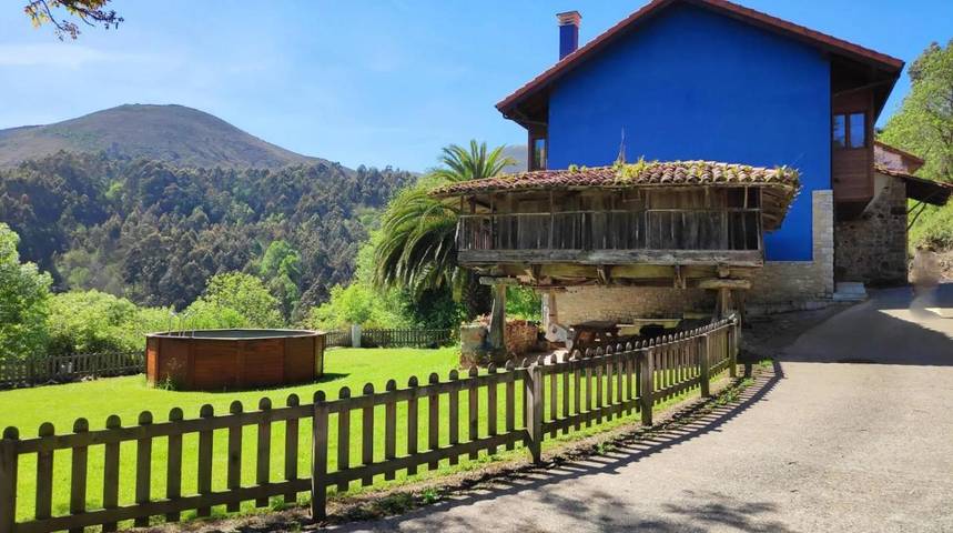 Gîte pour 6 personnes, avec piscine ainsi que vue et jardin, animaux acceptés dans La Peral