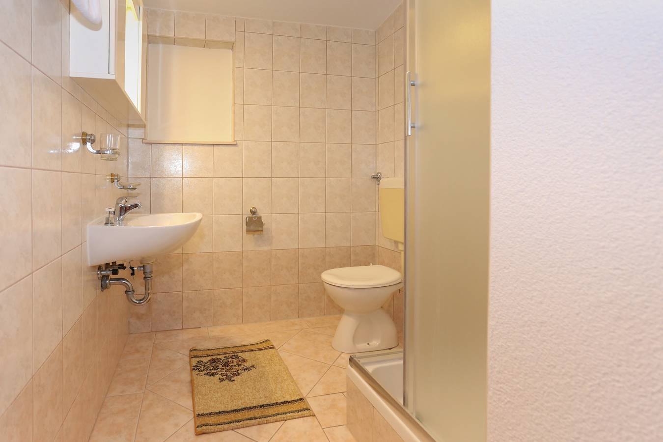 Apartamento entero, Apartamento 5, primer piso in Rogoznica, Condado de Šibenik-Knin